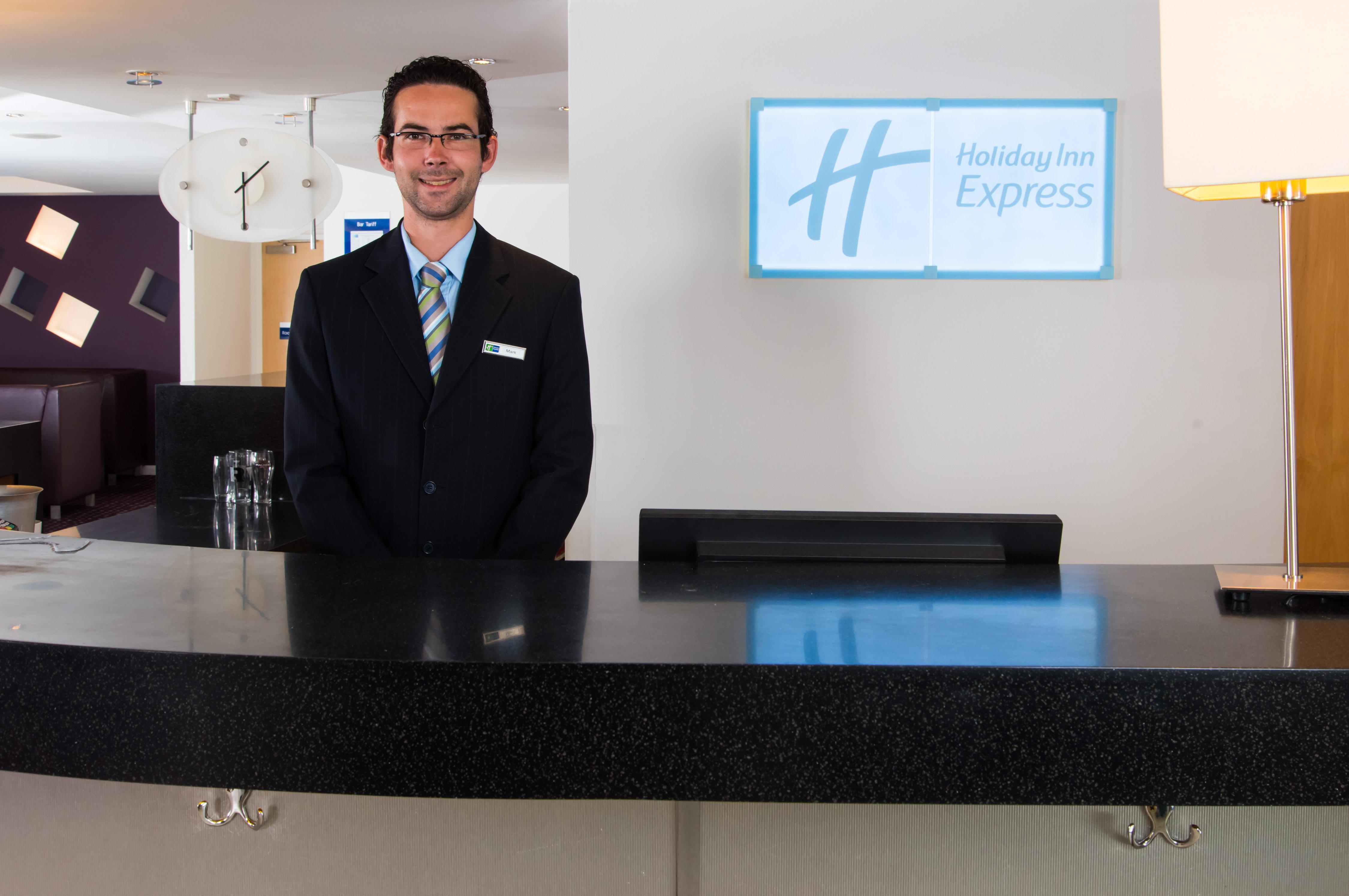 Holiday Inn Express Hemel Hempstead, An Ihg Hotel Buitenkant foto