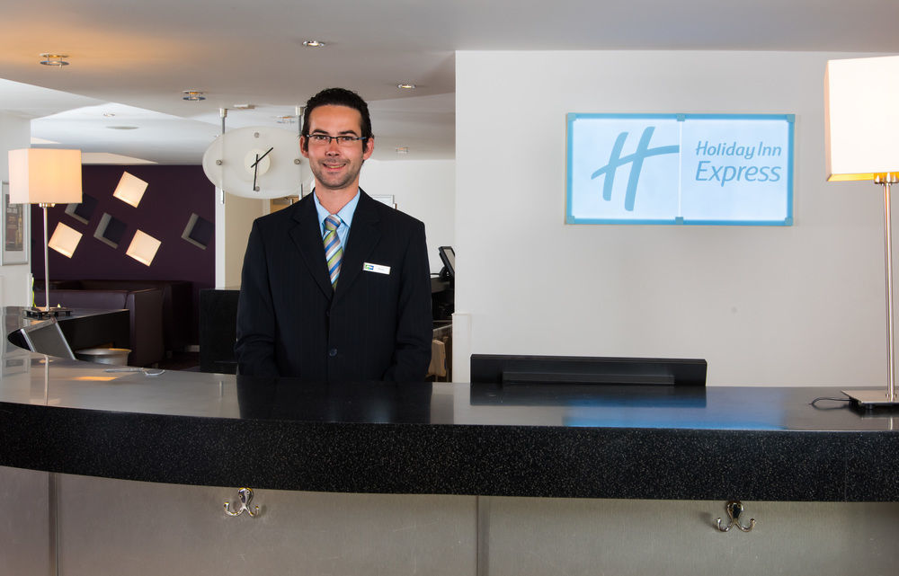 Holiday Inn Express Hemel Hempstead, An Ihg Hotel Buitenkant foto